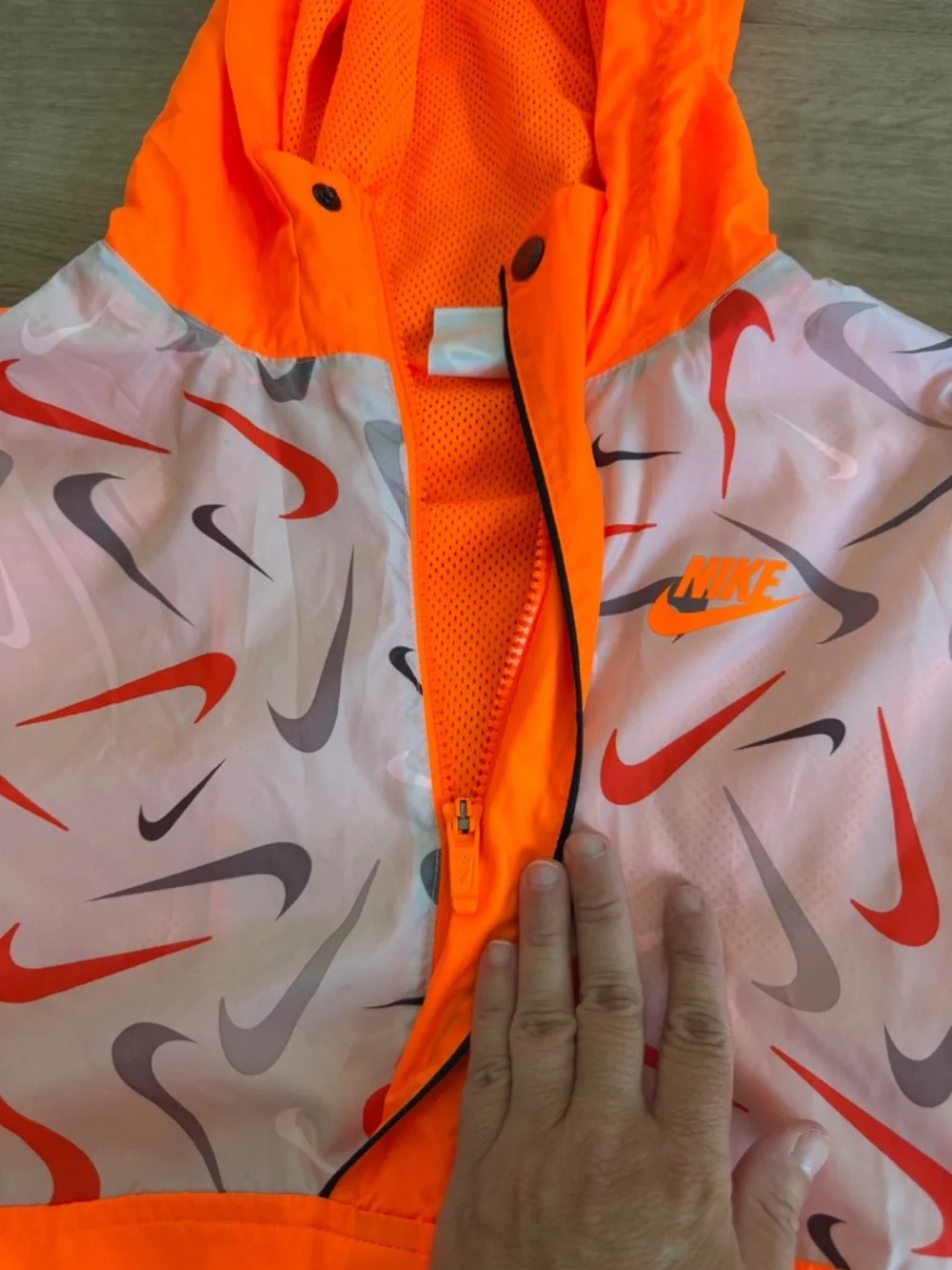 Nike boys windbreaker jacket size large